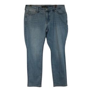 Torrid size 14R Light Wash Jeans Stretchy Casual Comfortable Fit